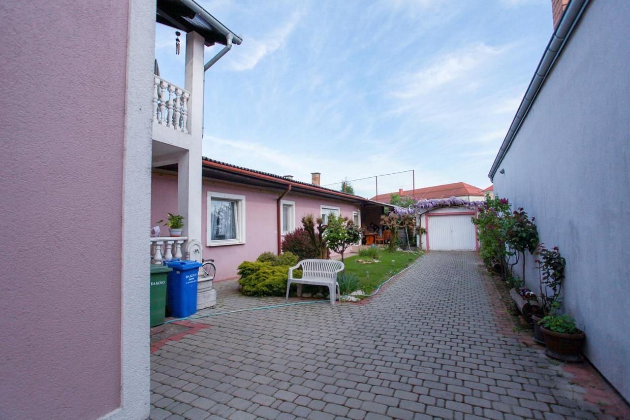 Apartman Ksenija Dakovo Exterior photo